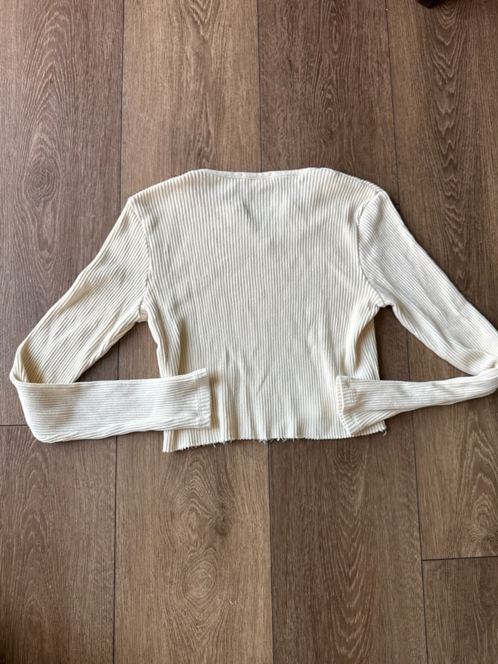 Brandy Melville Cream Ribbed Long-Sleeve Crop Top - Picture 4 of 4